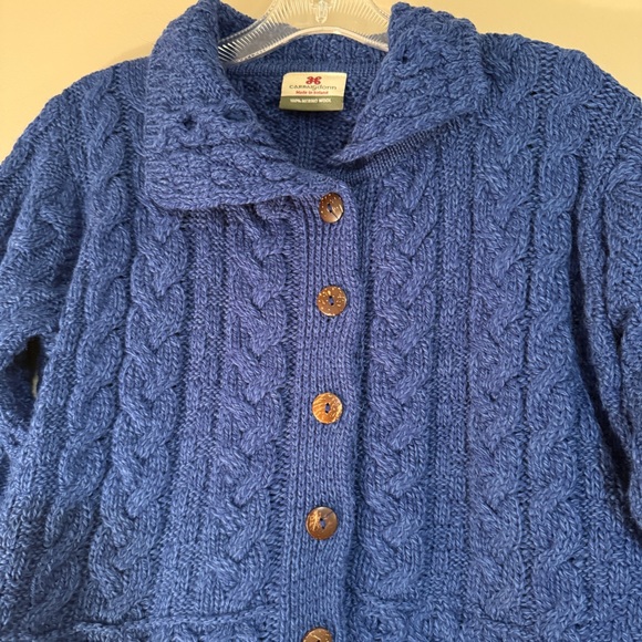 Cairraig Donn 100% merino wool cable knit cardigan blue made in Ireland - Picture 4 of 6